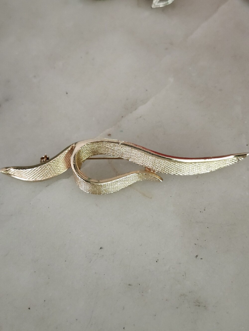Vtg Coro Gold-Tone Sculptural Ribbon Brooch